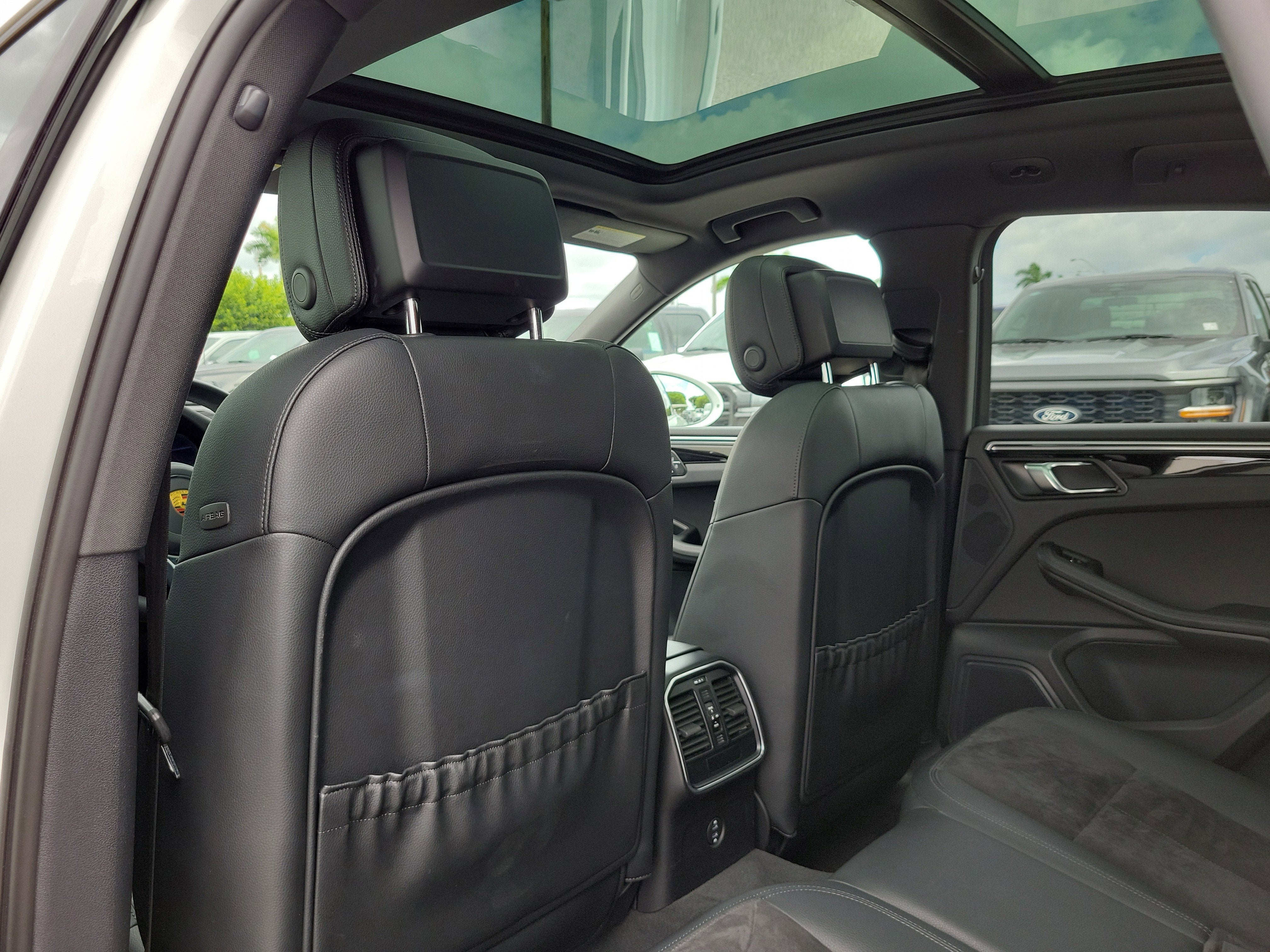 2021 Porsche Macan Base