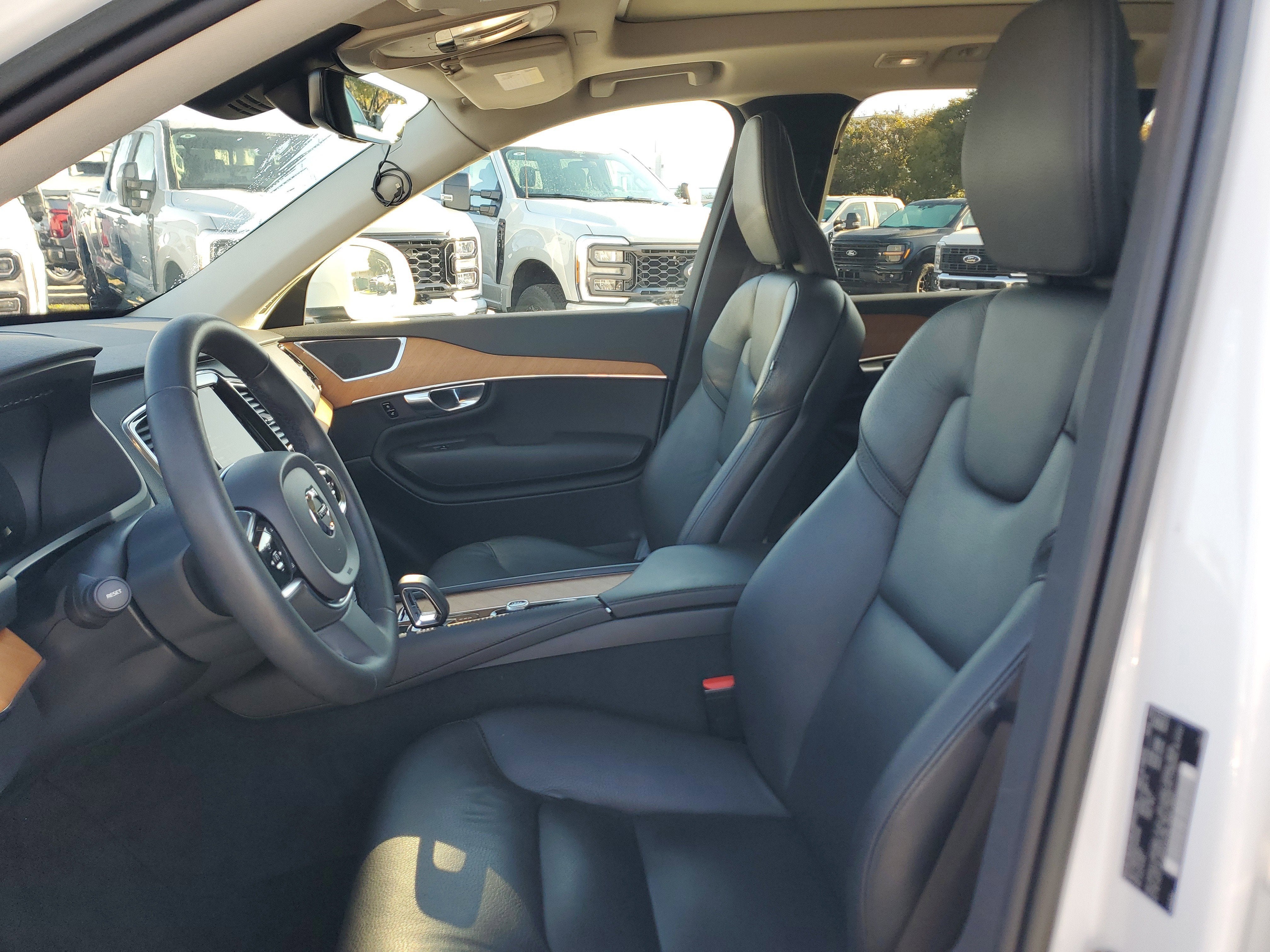 2023 Volvo XC90 Plus 4WD