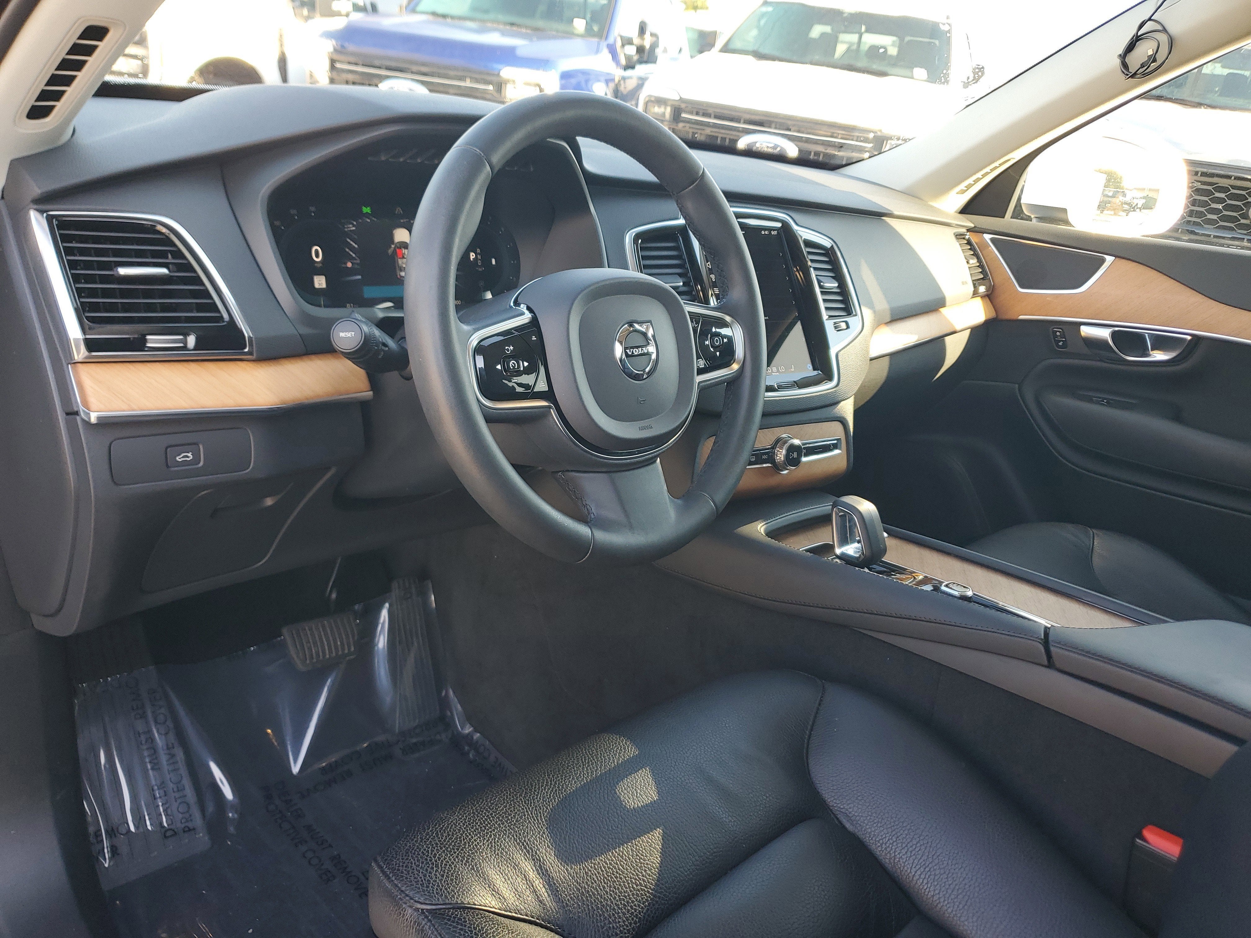 2023 Volvo XC90 Plus 4WD